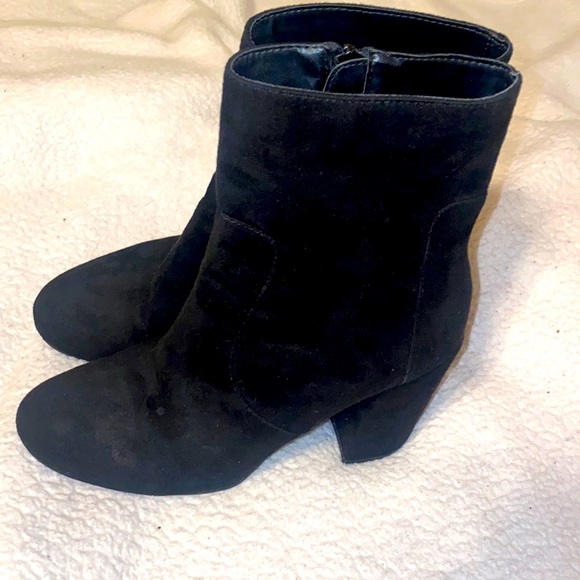 Forever 21 Shoes - Black booties